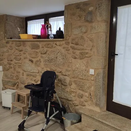 Casa De Canteiro Louro - * Muros