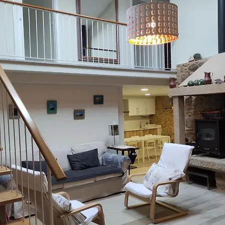 Casa De Canteiro Louro - * Muros