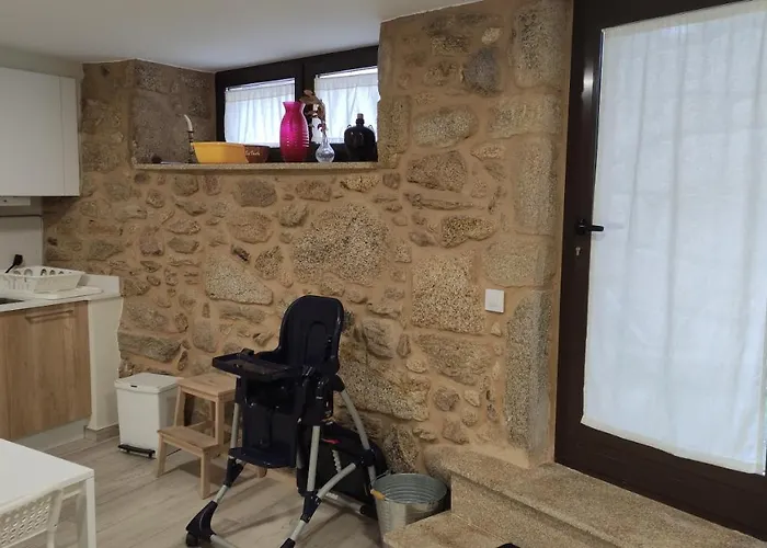 Casa De Canteiro Louro - * Muros